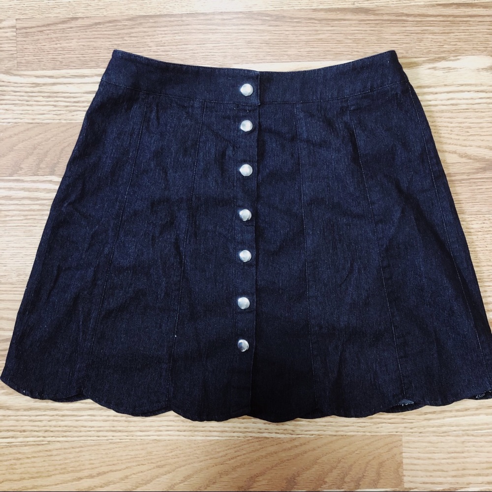 Buttons Scalloped Skirt